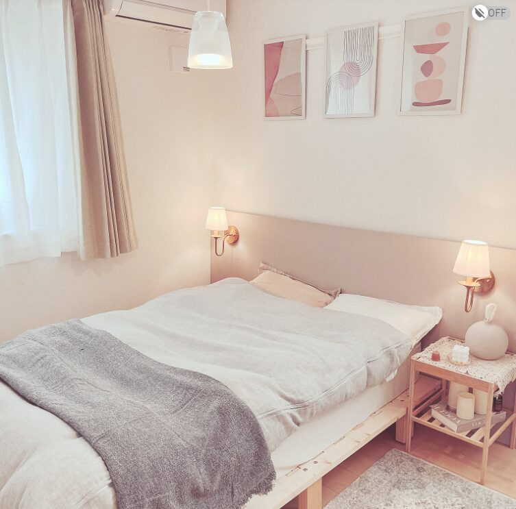 寝室とブラケットライト